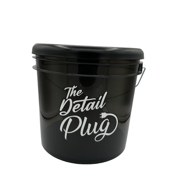 Cubo de 3.5 galones con arena y tapa / 3.5 Gallon Bucket With Grit&Lid - The Detail Plug 